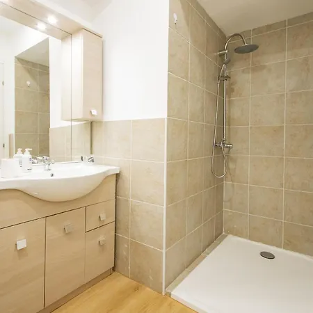 Appartamento Vista Sui Tetti - 6 Minuti Da Porta Susa - Wifi *