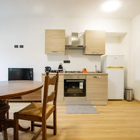 Vista Sui Tetti - 6 Minuti Da Porta Susa - Wifi Apartament