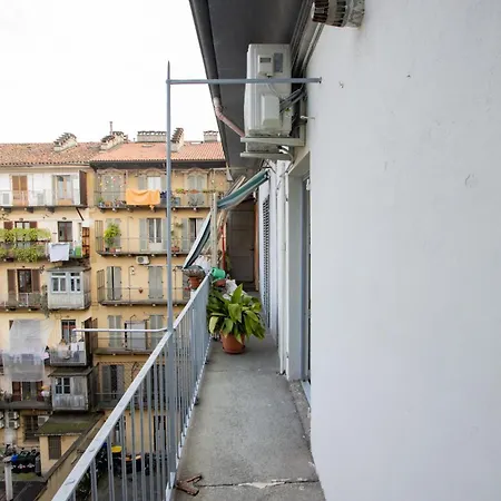 Vista Sui Tetti - 6 Minuti Da Porta Susa - Wifi Apartament
